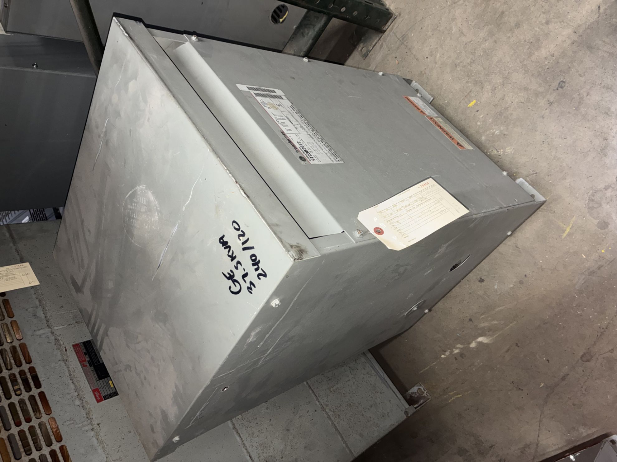 Picture of General Electric Low Voltage Dry Type Transformer | 37.5 KVA 480-240Y/120 Volt | 1 Phase NEMA 1 R&G